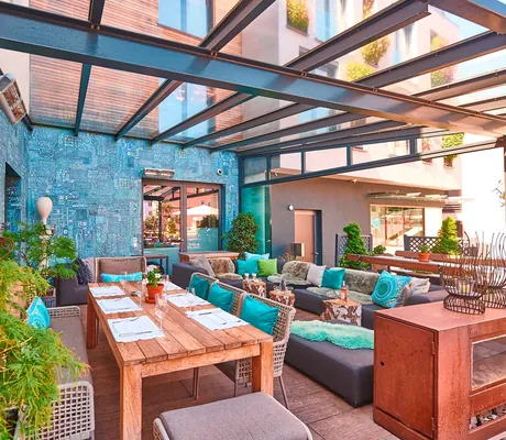 Gartenwirtschaft mit Stahldach