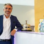 Marcus Fränkle lässig am Counter