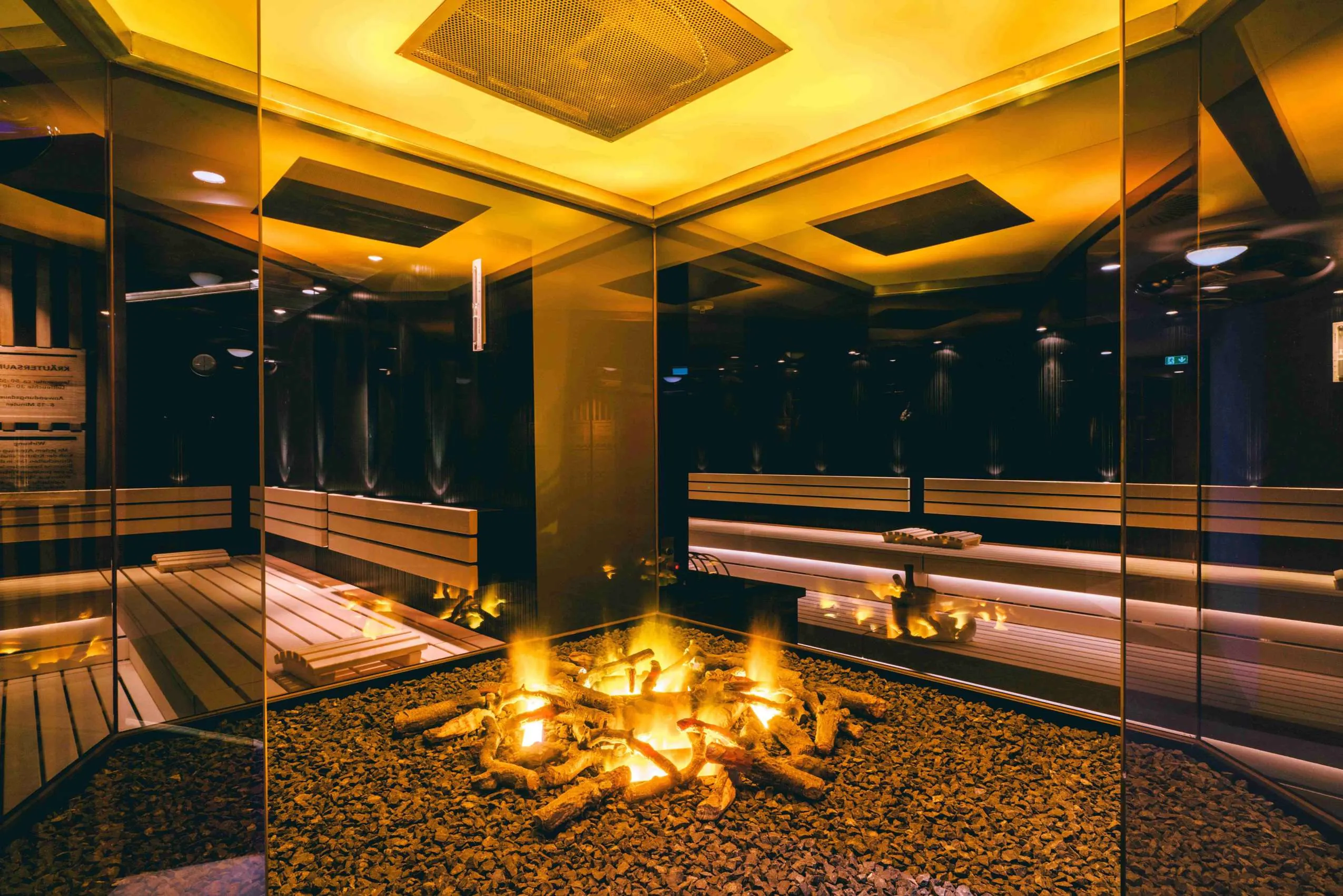 Feuerstelle im Saunabereich & Wellnesbereich im POSTHOTEL ACHENKIRCH