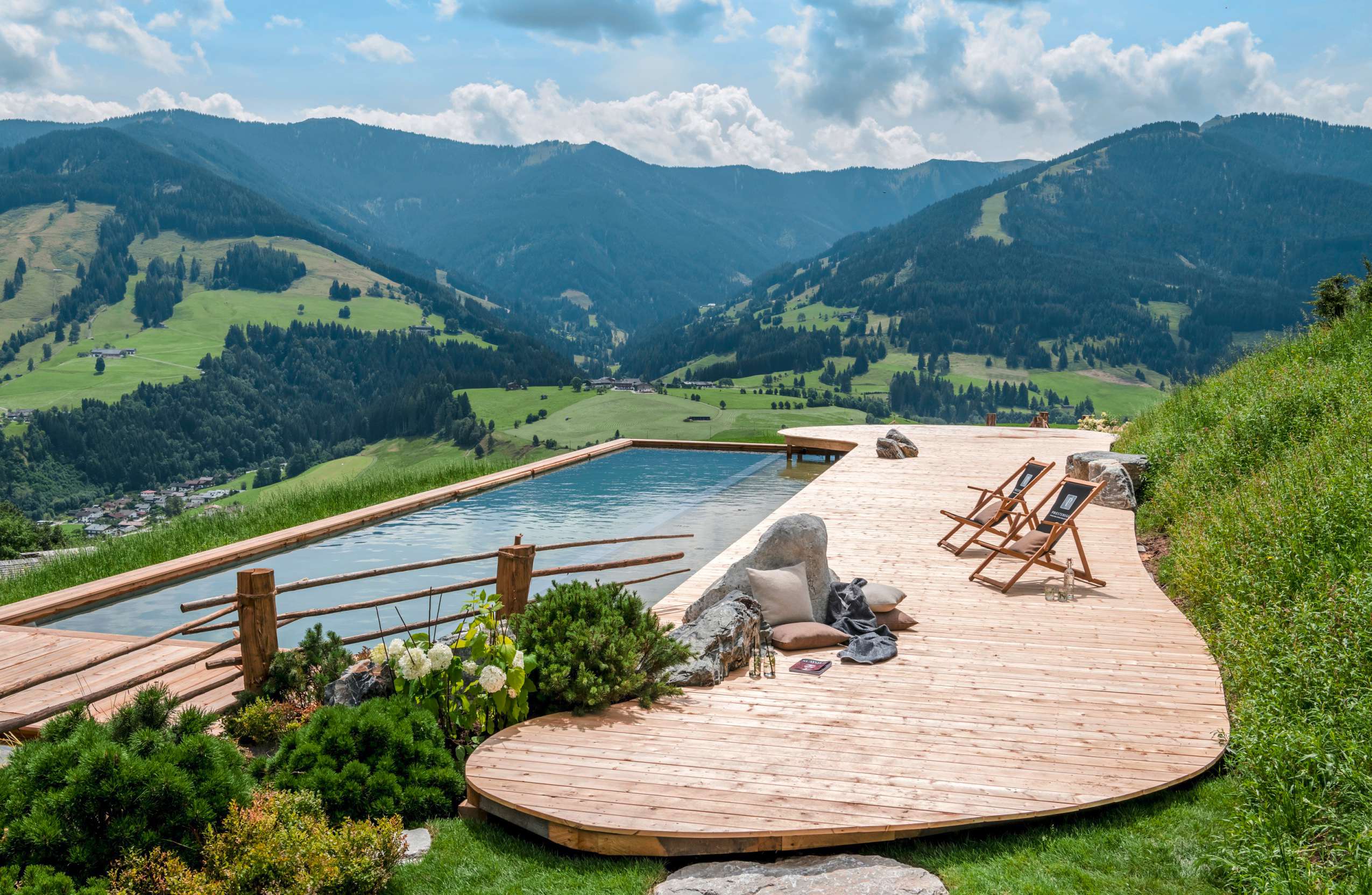 Naturbecken mit Bergblick_Priesteregg