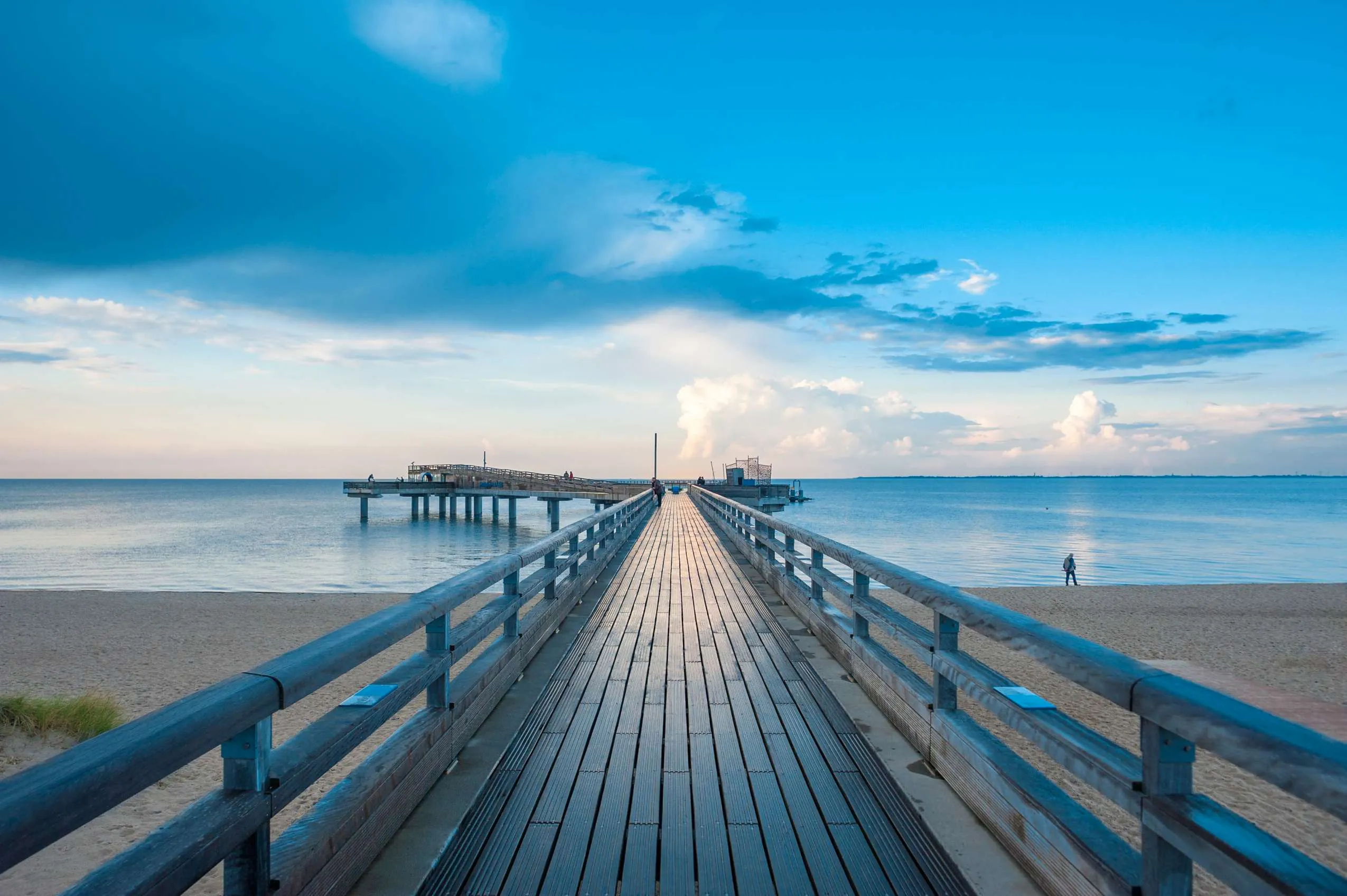 Blick auf die Erlebnisseebrücke in Heiligenhafen an der Ostsee