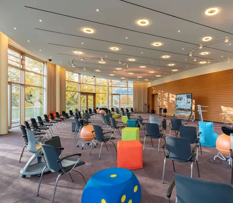 Tagungsbereich mit Stuhlbuffet im Hotel Schwarzwald Panorama