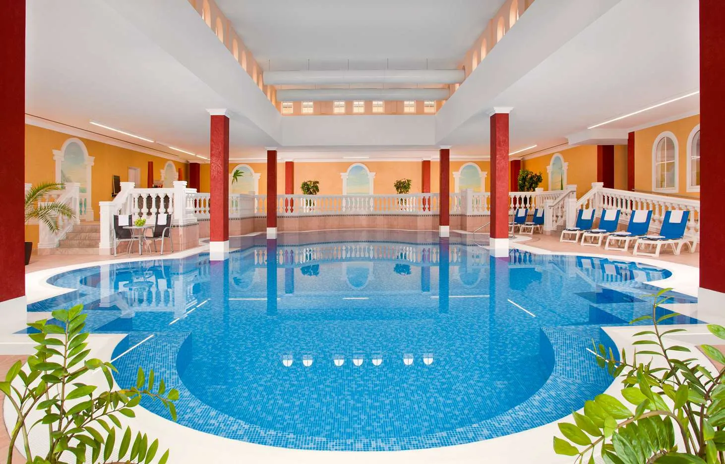 Thermalwasser-Pool im Thermenhotel Dorint Marc Aurel Resort