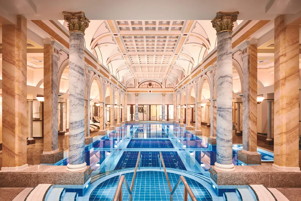 Historisches Helenabad mit Thermalwasser im Thermenhotel Grad Resort Bad Ragaz