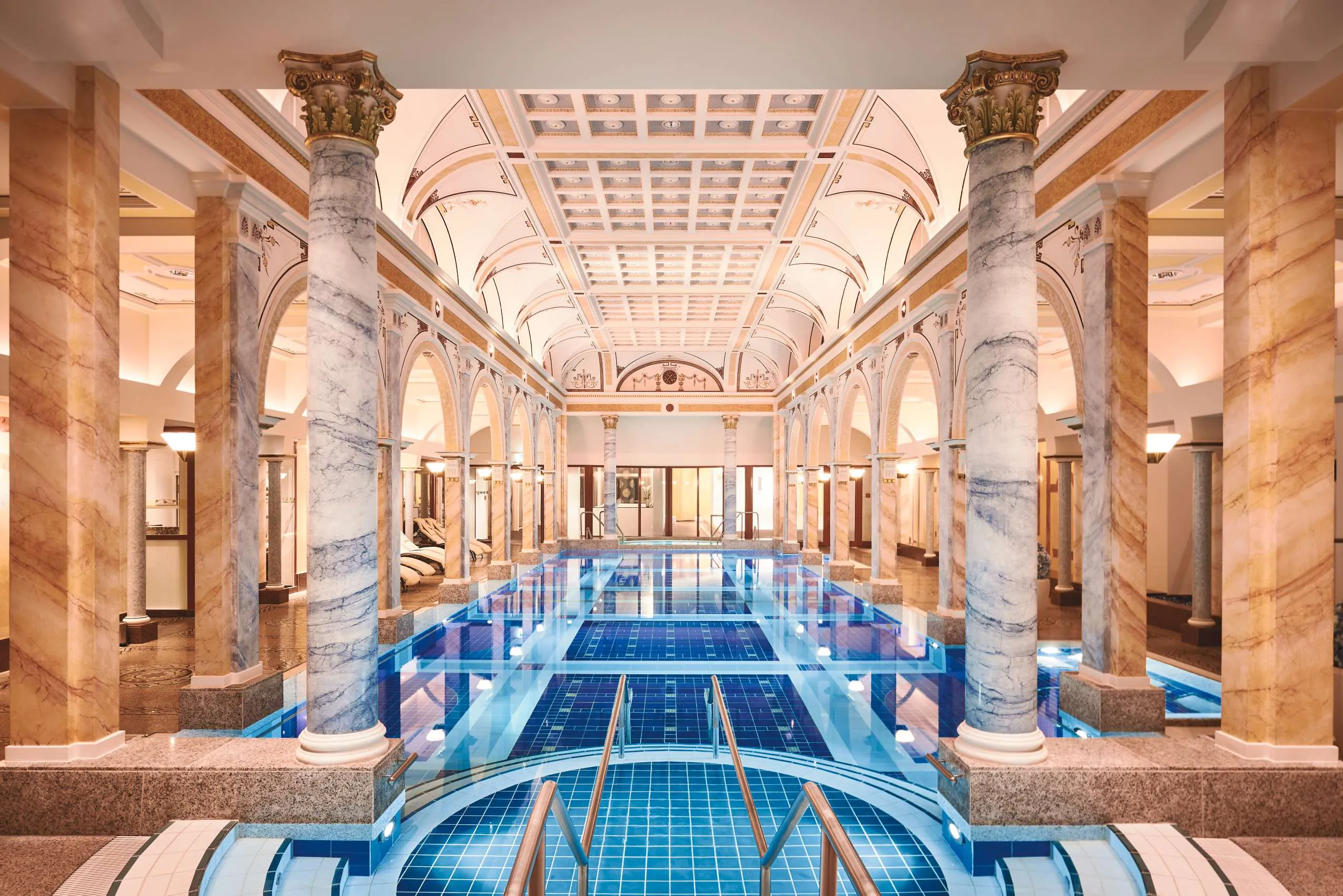 Historisches Helenabad mit Thermalwasser im Thermenhotel Grad Resort Bad Ragaz