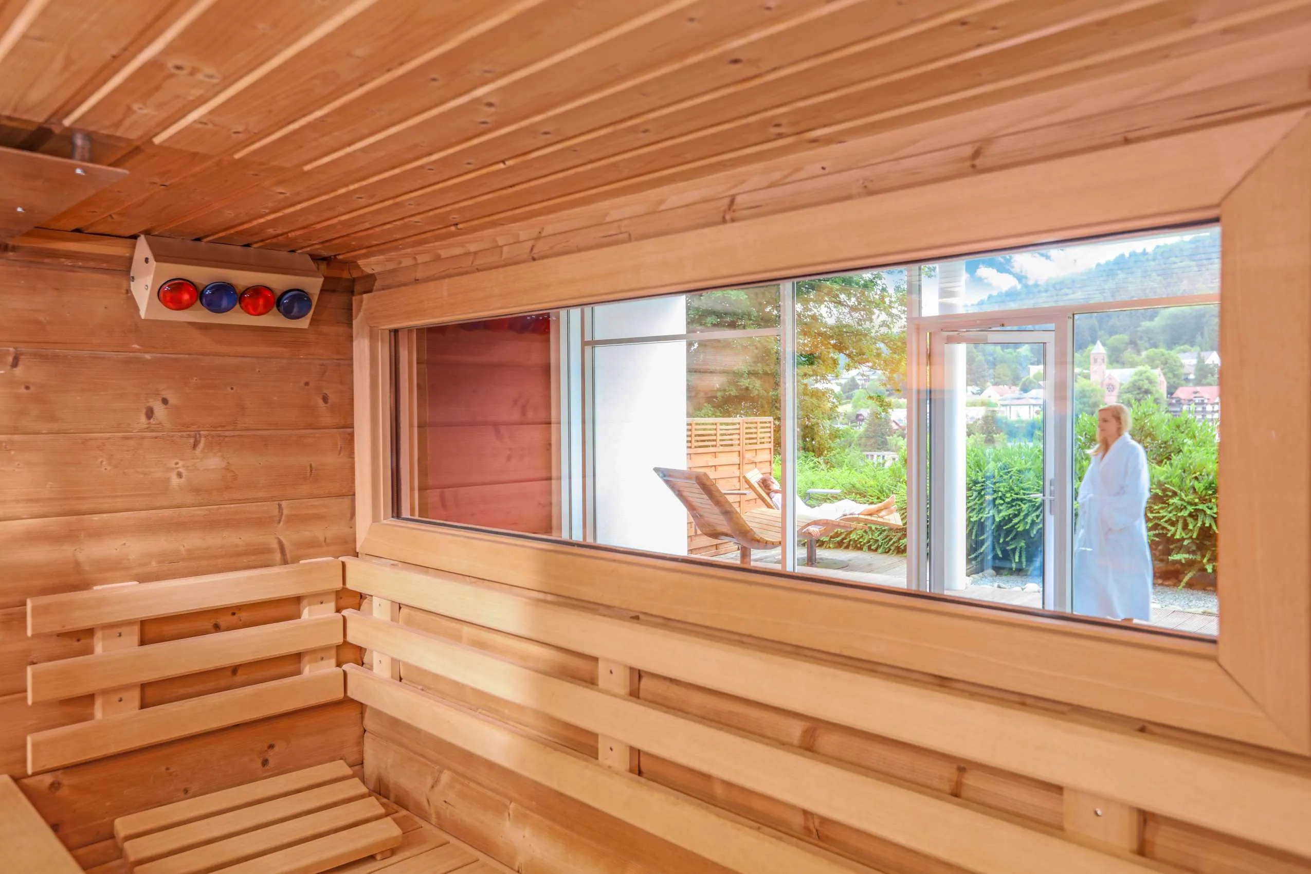 Sauna mit Panoramafenster im Thermenhotel Schwarzwald Panorama