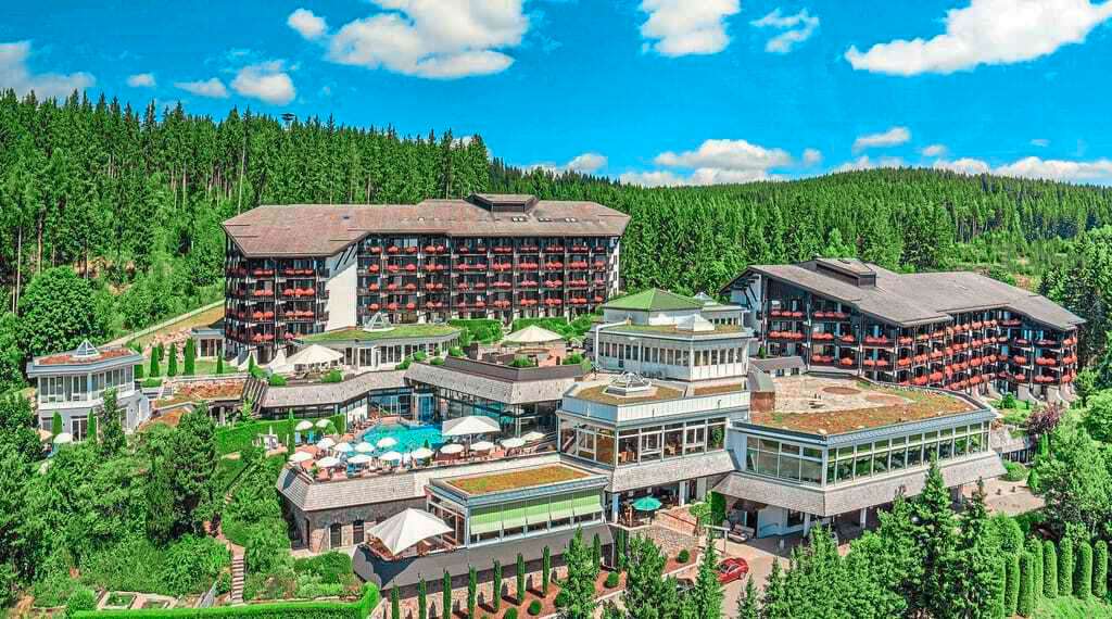 Außenansicht des Vier Jahreszeiten am Schluchsee im Schwarzwald