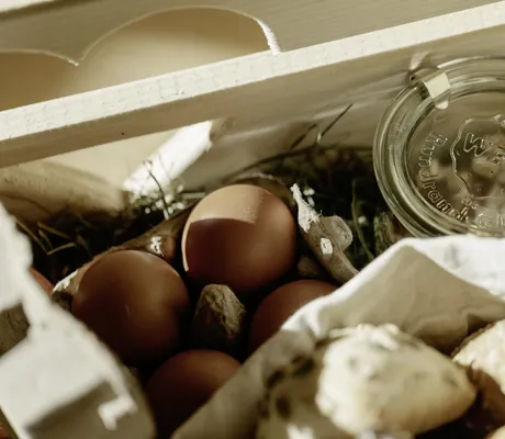 Ein Frühstückskorb für Gäste der Hygna Chalets