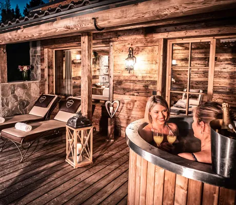 Außenpool im Chalet