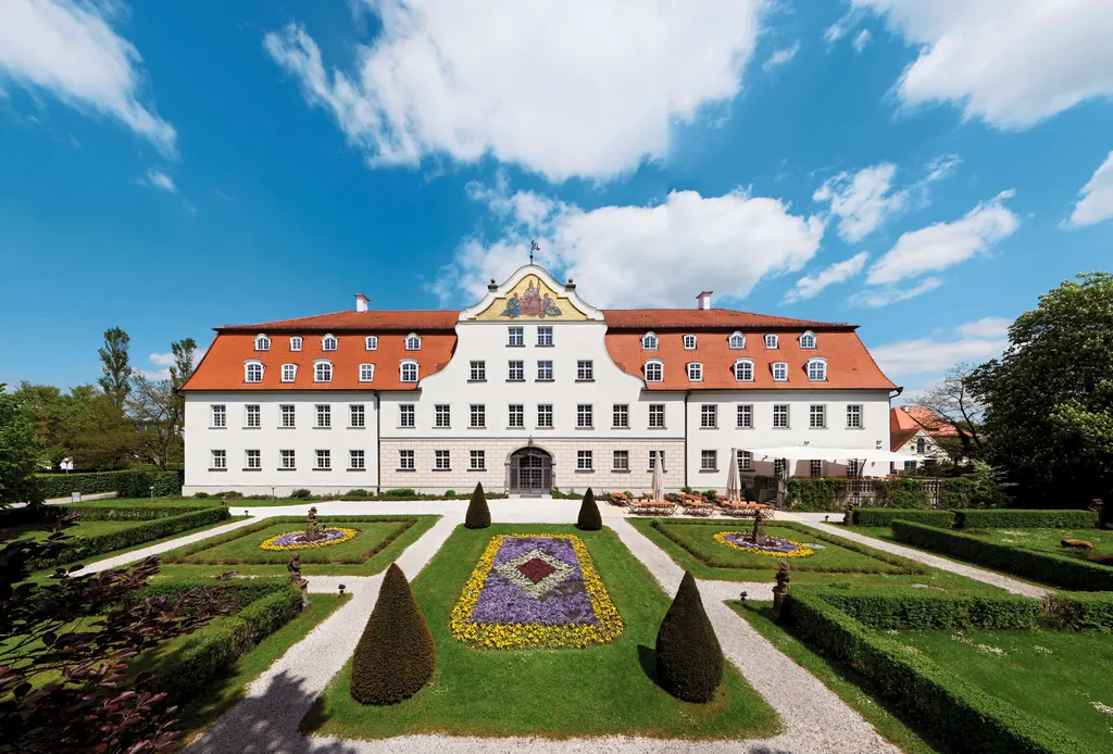 Außenansicht mit Park auf Schloss Lautrach