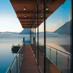 Holzterrasse am Achensee mit Seeblick aus dem Wellnesshotel Travel Charme Fürstenhaus
