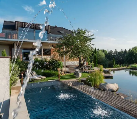 Infinity Pool im Golden Hill