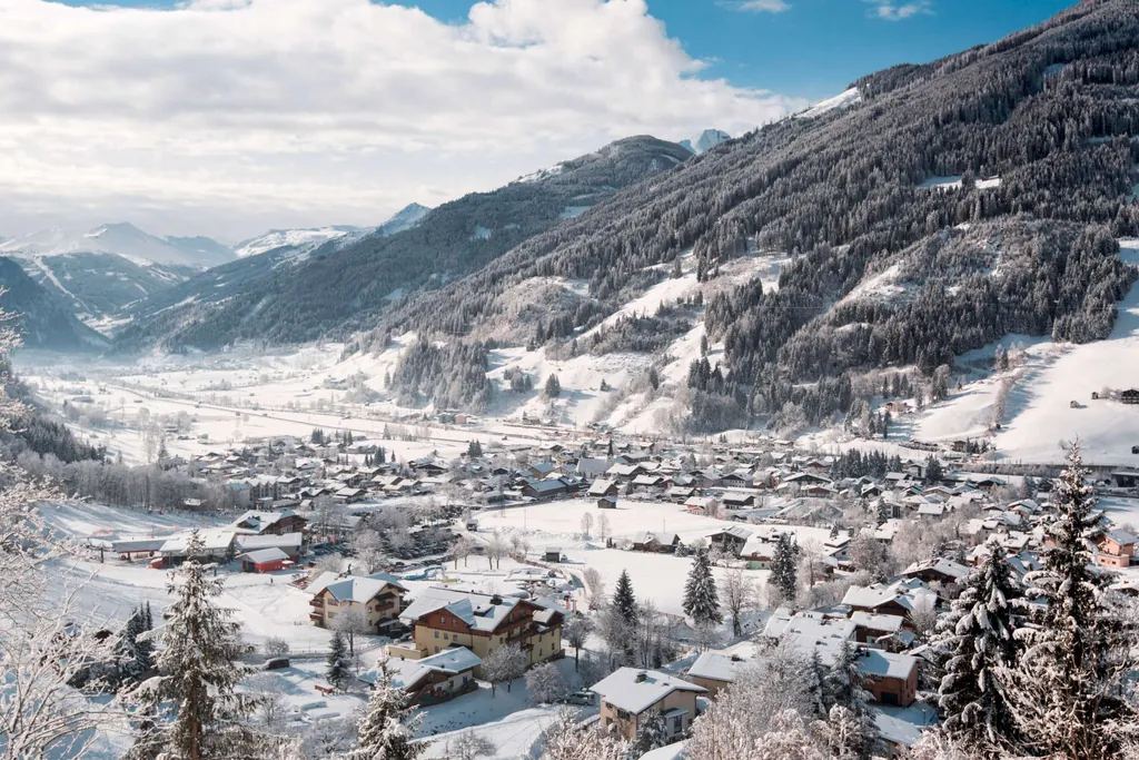 Blick auf das winterliche Dorfgastein im Gasteinertal in &Ouml;sterreich