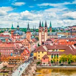 Panoramablick über die Stadt Würzburg bei einem Städtetrip in Deutschland