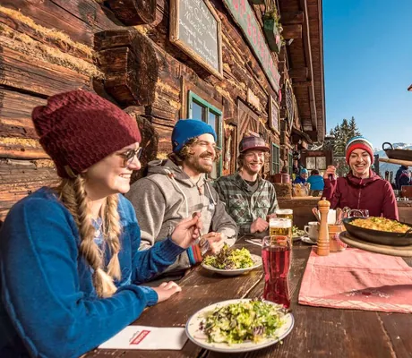 Essen auf der Alm in der Ferienanlage Sonnberg