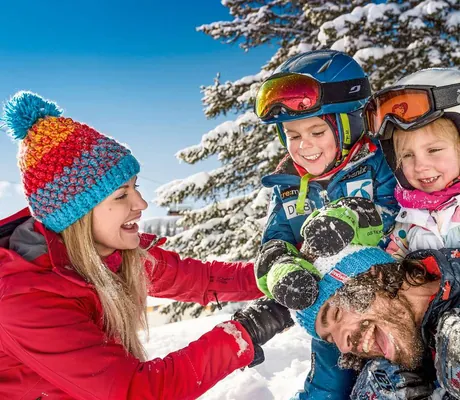 Familiengaudi im Schnee bei der Ferienanlage Sonnberg