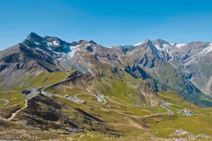 Blick auf die Grossglockner Hochalpenstrasse von Edelweiss-Spitze aus