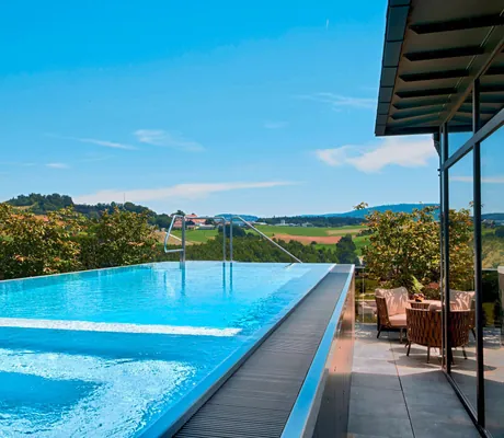 Blick über den Rooftoppool im Sporthotel Jagdhof