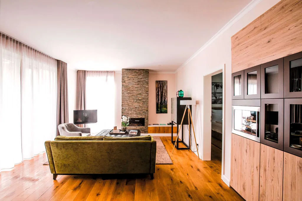 grünes Sofa im Wohnbereich des Weissenhaus Grand Village Resort