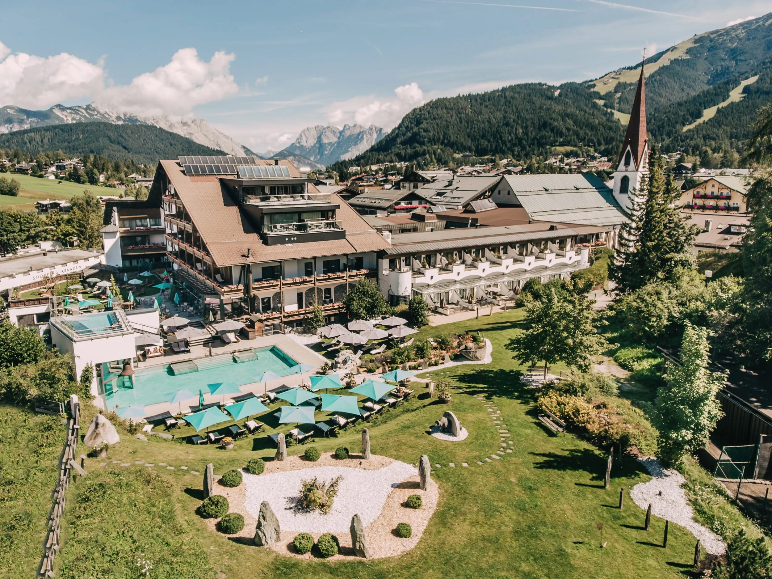 Aussenansicht im Sommer Klosterbraeu Seefeld