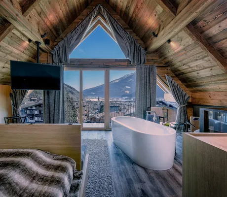 Dachgeschoss des Baumhaus-Chalets des Hotel Gassner