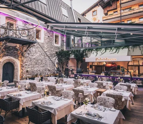 überdachter Outdoor-Gastrobereich im Klosterbräu