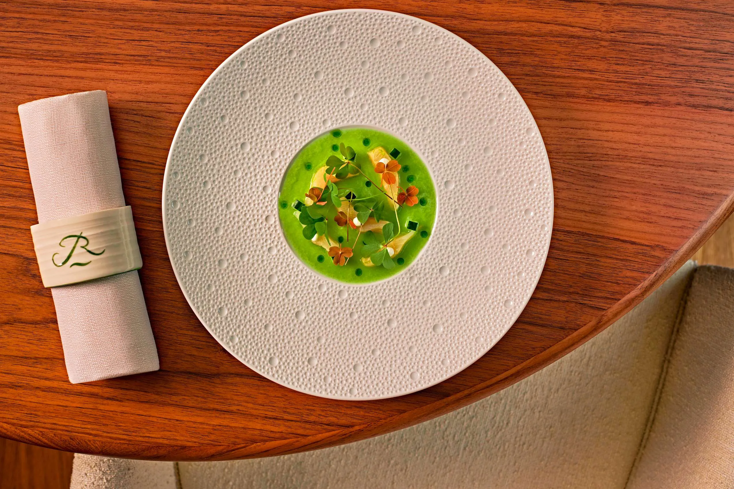 gr&uuml;nes Gericht mit Forelle von Stefan Baer im Victoria-Jungfrau