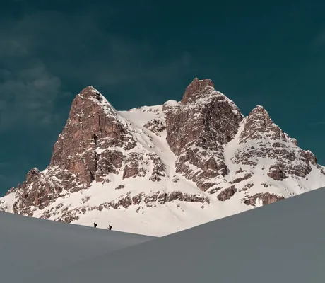 Berggipfel eines Bergs in den Alpen