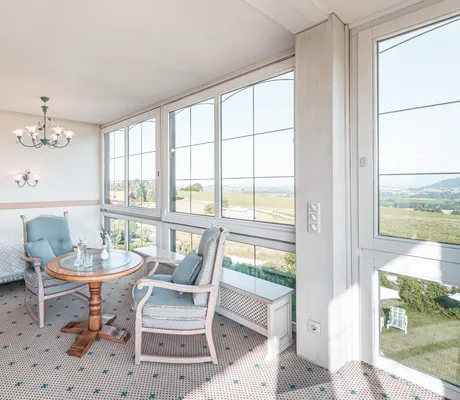 Wintergarten eines Zimmers im Wellnesshotel Mittelburg im Allgäu