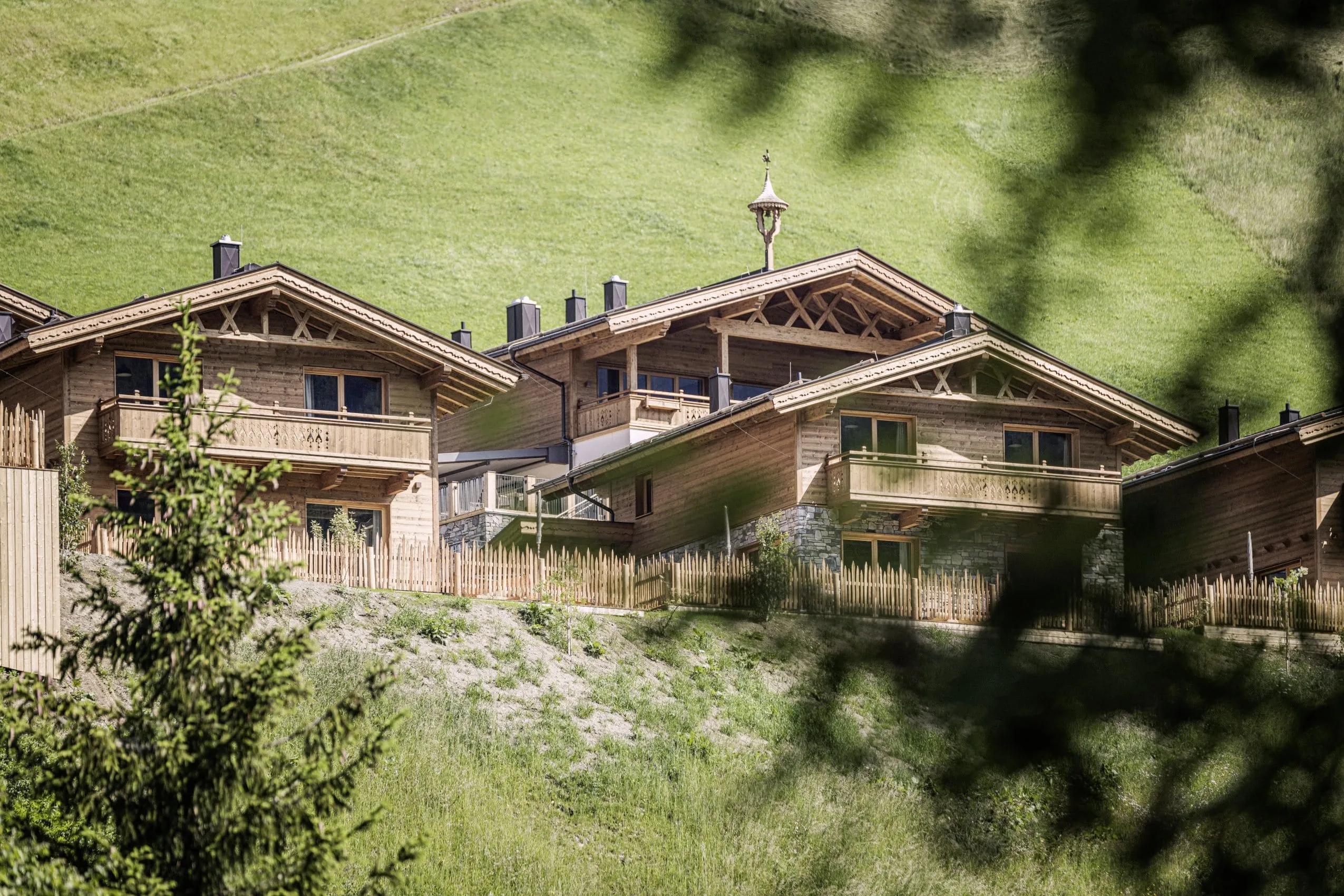 Außenansicht auf das Farm Resort Geislerhof