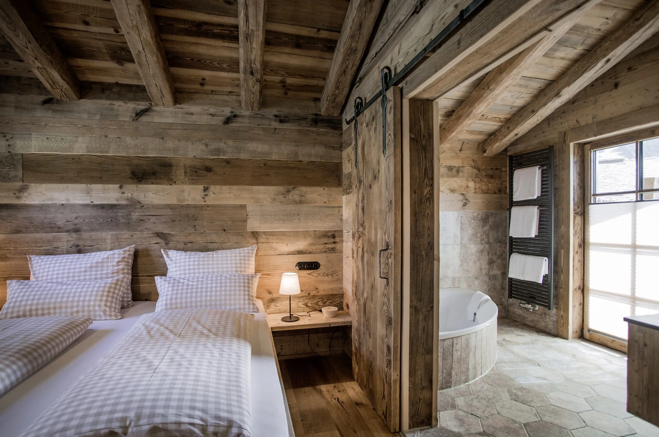 Doppelzimmer in den Alpin Chalets Oberjoch im alpenl&auml;ndischen Stil