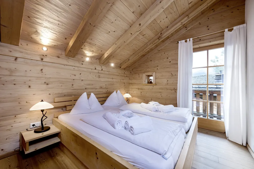 Ein Zimmer eines Chalets im Naturresort Puradies Rain