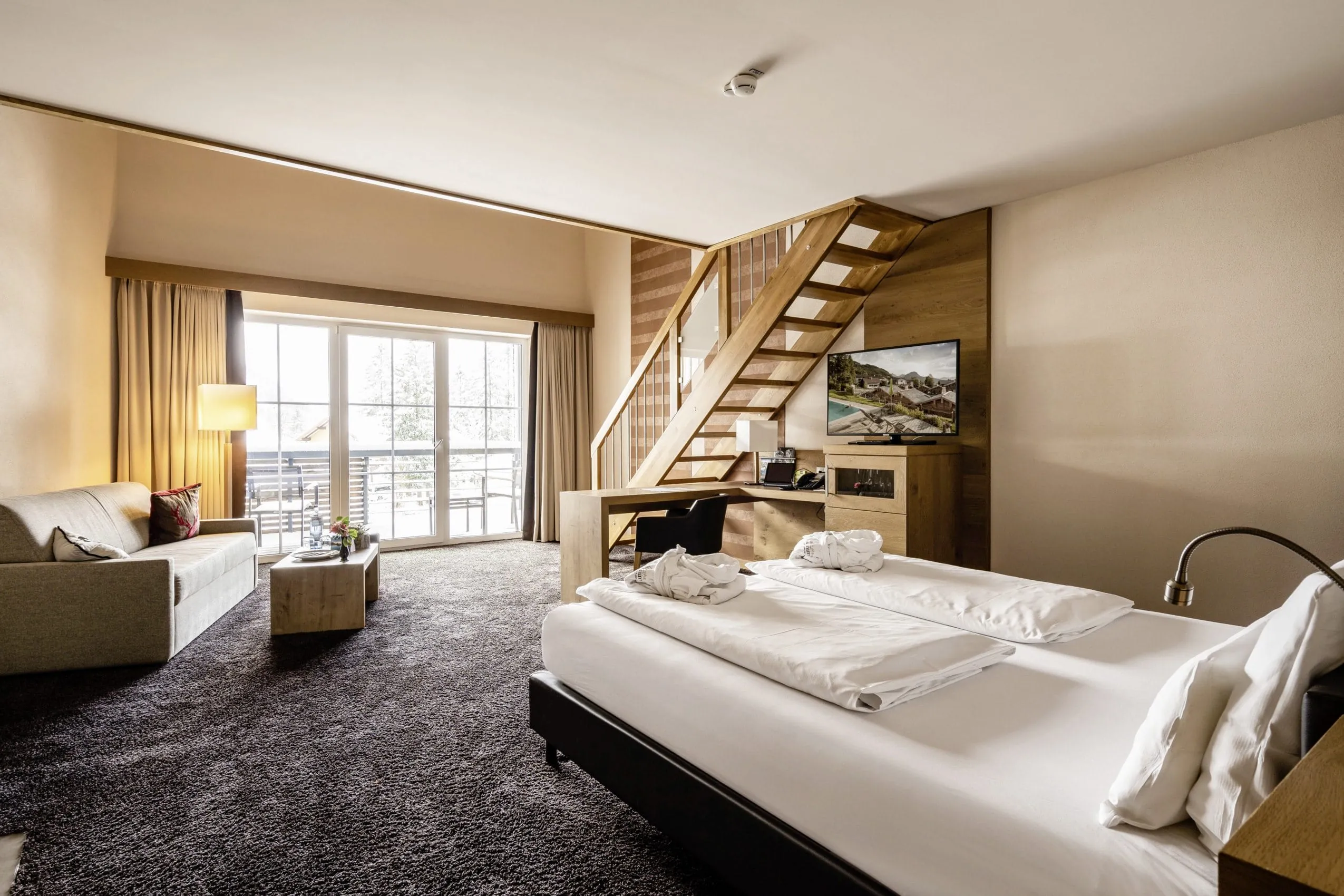 Suite mit Treppe zur Galerie im Panoramahotel Oberjoch