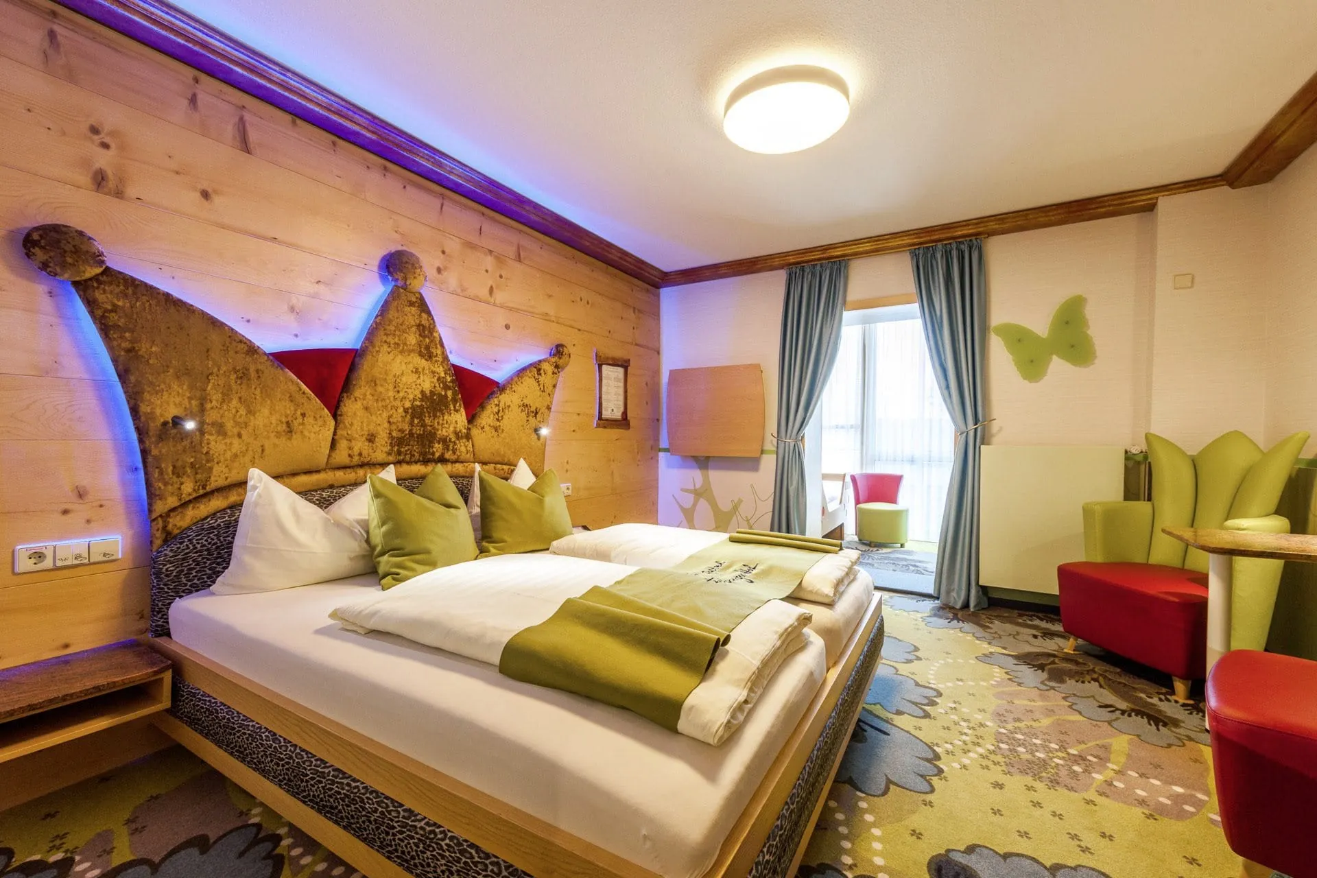 Familienzimmer in M&auml;rchenoptik im Kinderhotel Familotel Feldberger Hof