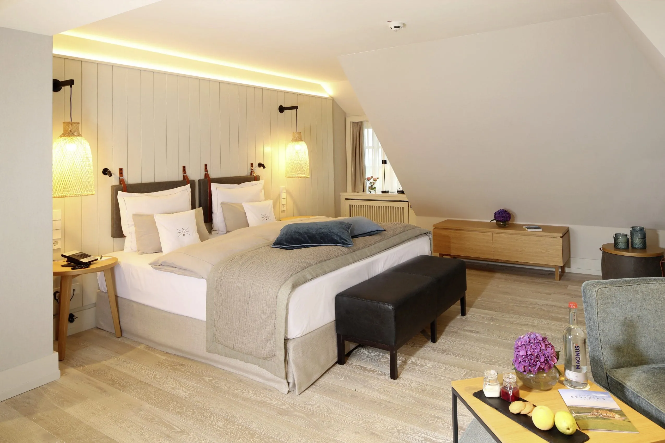 Doppelzimmer im warmen Licht im Landhaus Severins Morsum Kliff