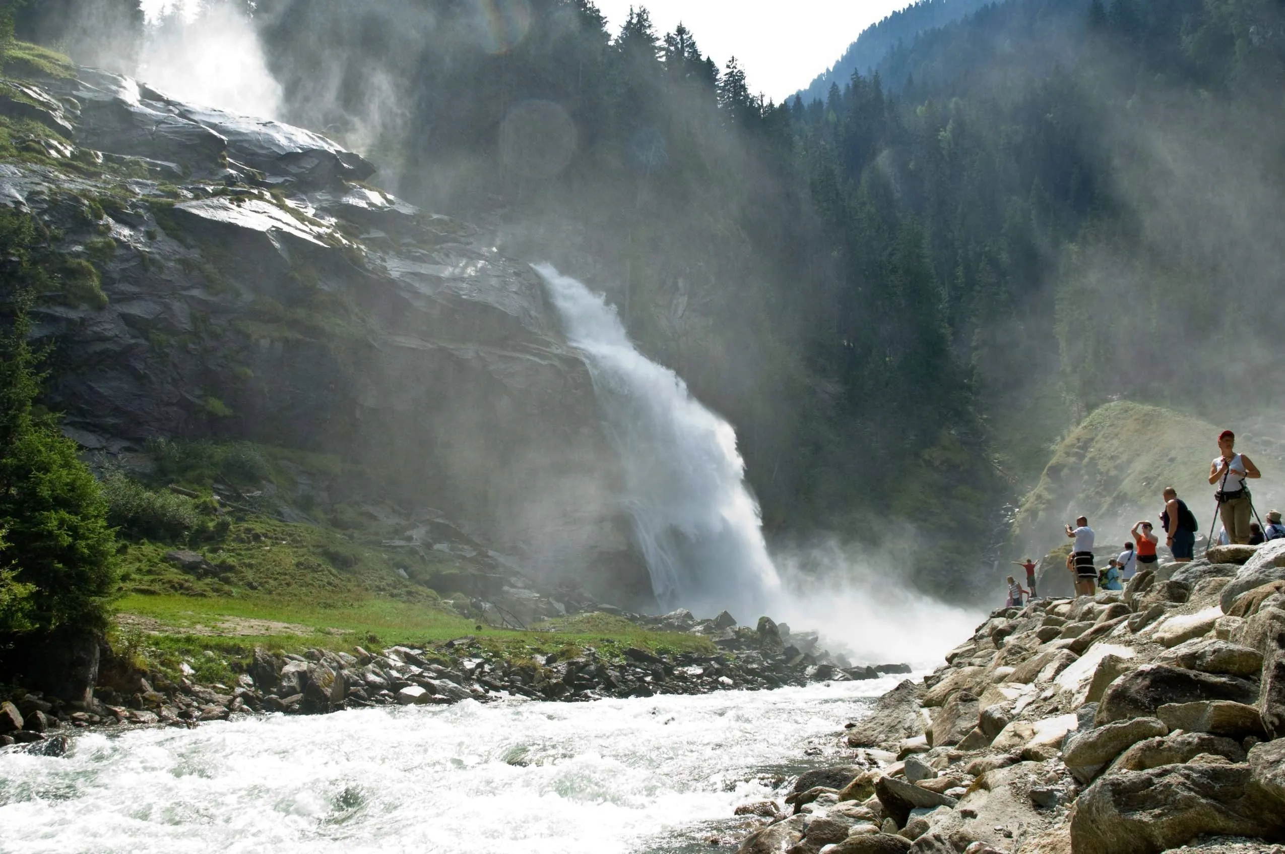 Wasserfall als besonderes Erlebnis im Feriendorf Oberreit