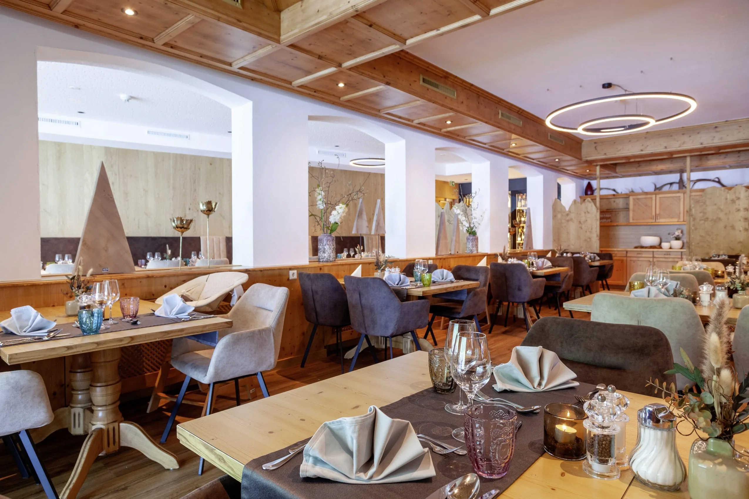 Restaurant Alpenresidenz Ballunspitze mit Babyst&uuml;hlen