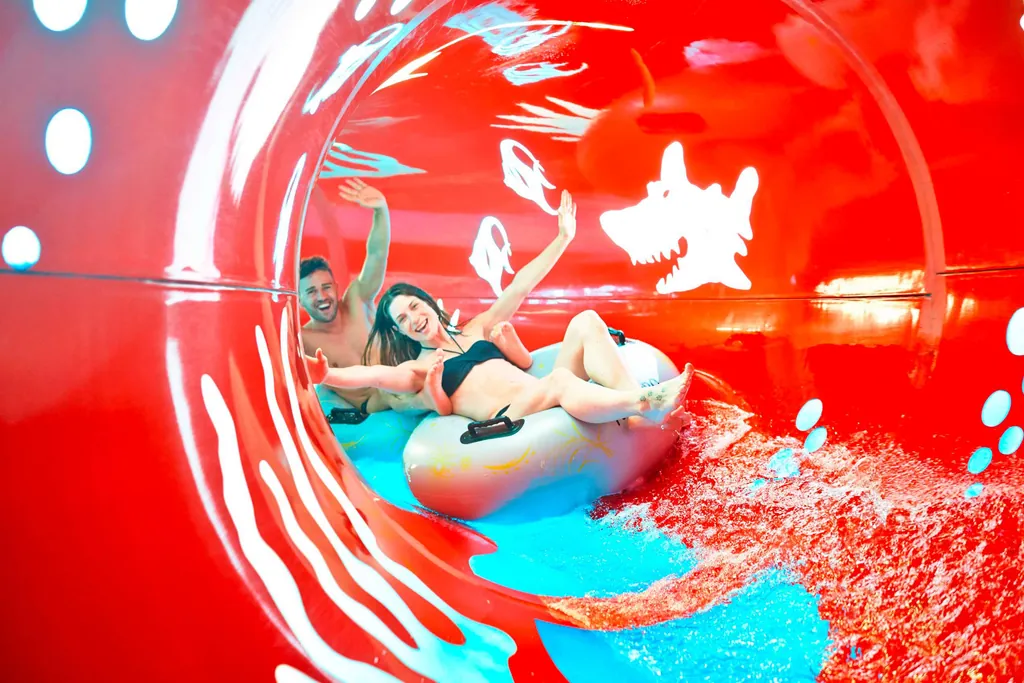 Blick in die Reifenrutsche im Ferien- und Freizeitpark Weissenh&auml;user Strand an der Ostsee