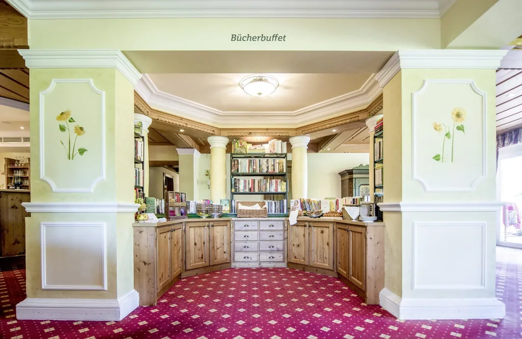 Fr&uuml;hst&uuml;cks- und B&uuml;cherbuffet Garni Haus Sonnleitn