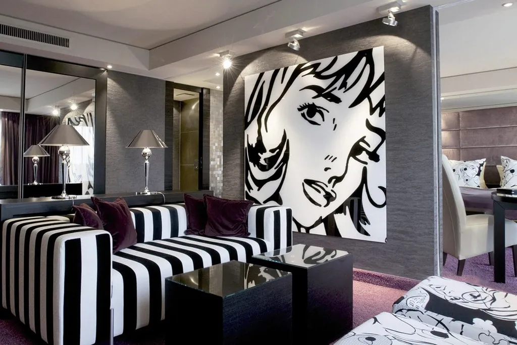 Zimmer im Schwarz-Wei&szlig;look mit Roy-Lichtenstein-Kunstdruck im AtriumHotel-Mainz