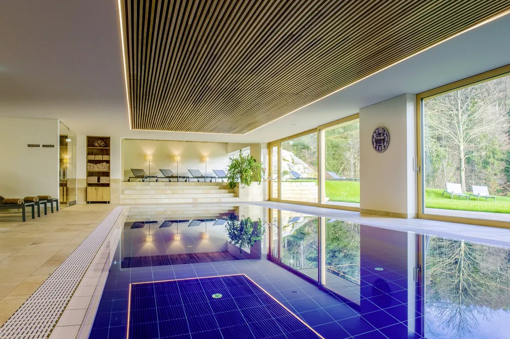 Indoorpool des Spa-Bereichs im MentalSpa-Resort Fritsch am Berg