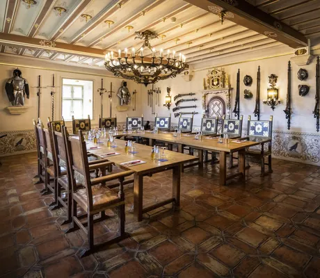 Tagungsraum Waffensaal Tagungshotel Burg Rabenstein