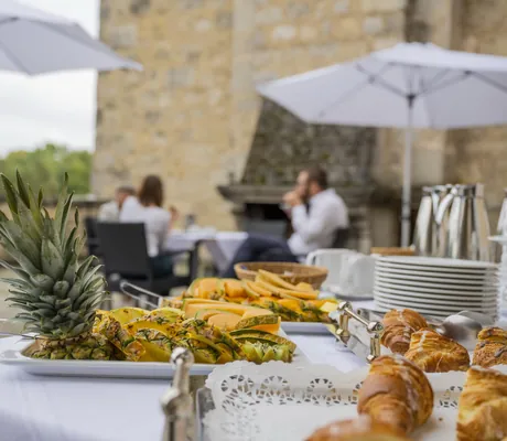 Terrasse Pausenfruehstueck des Tagungshotel-Burg Rabenstein