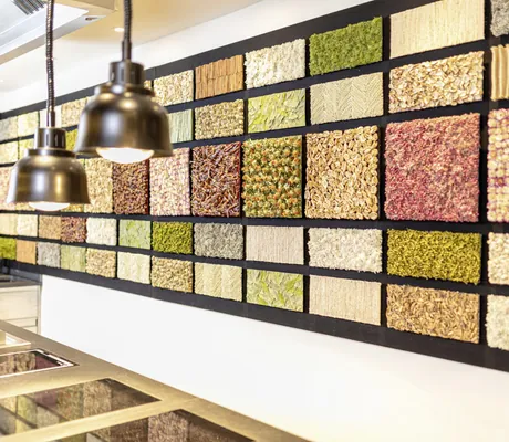 Kräuterwand hinter dem Büffet im Alpbacherhof