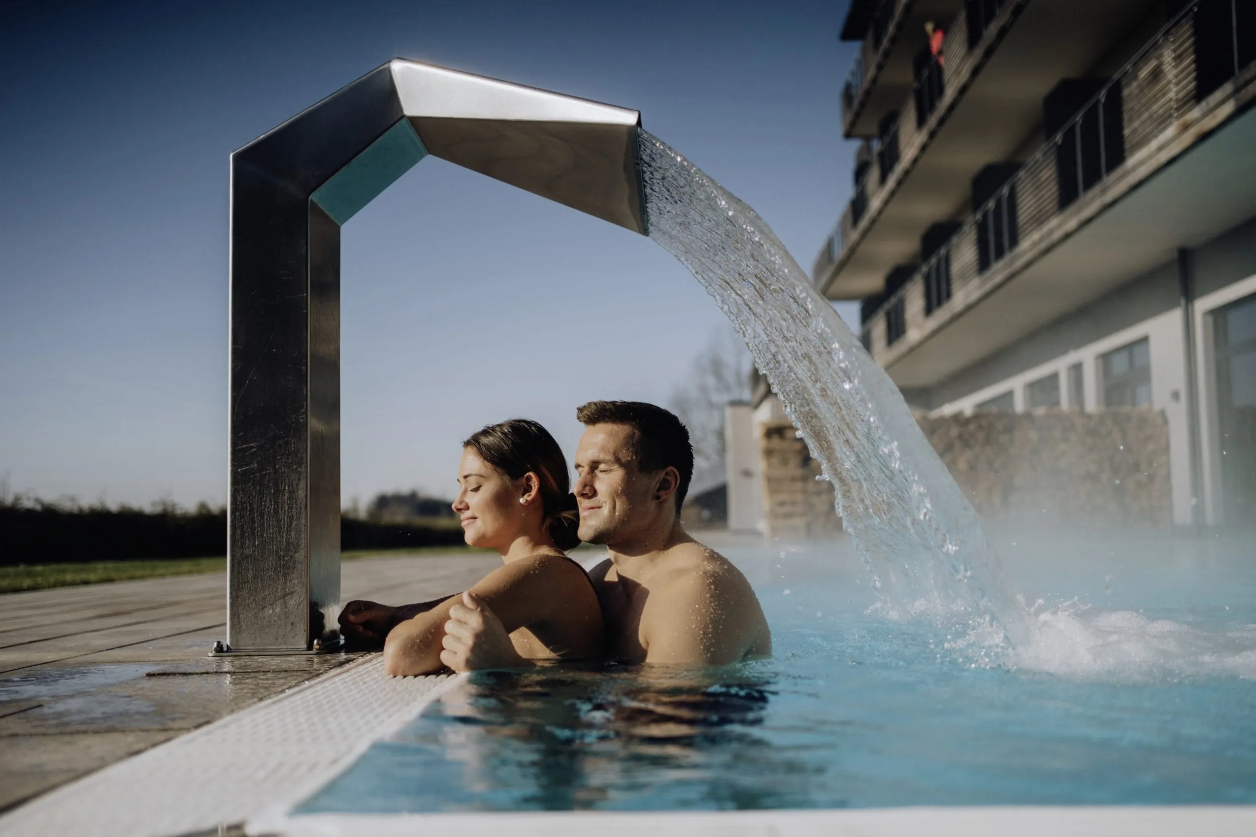 Day Spa-G&auml;ste im Outdoorpool des Wellnesshotels Das Weitblick Allg&auml;u