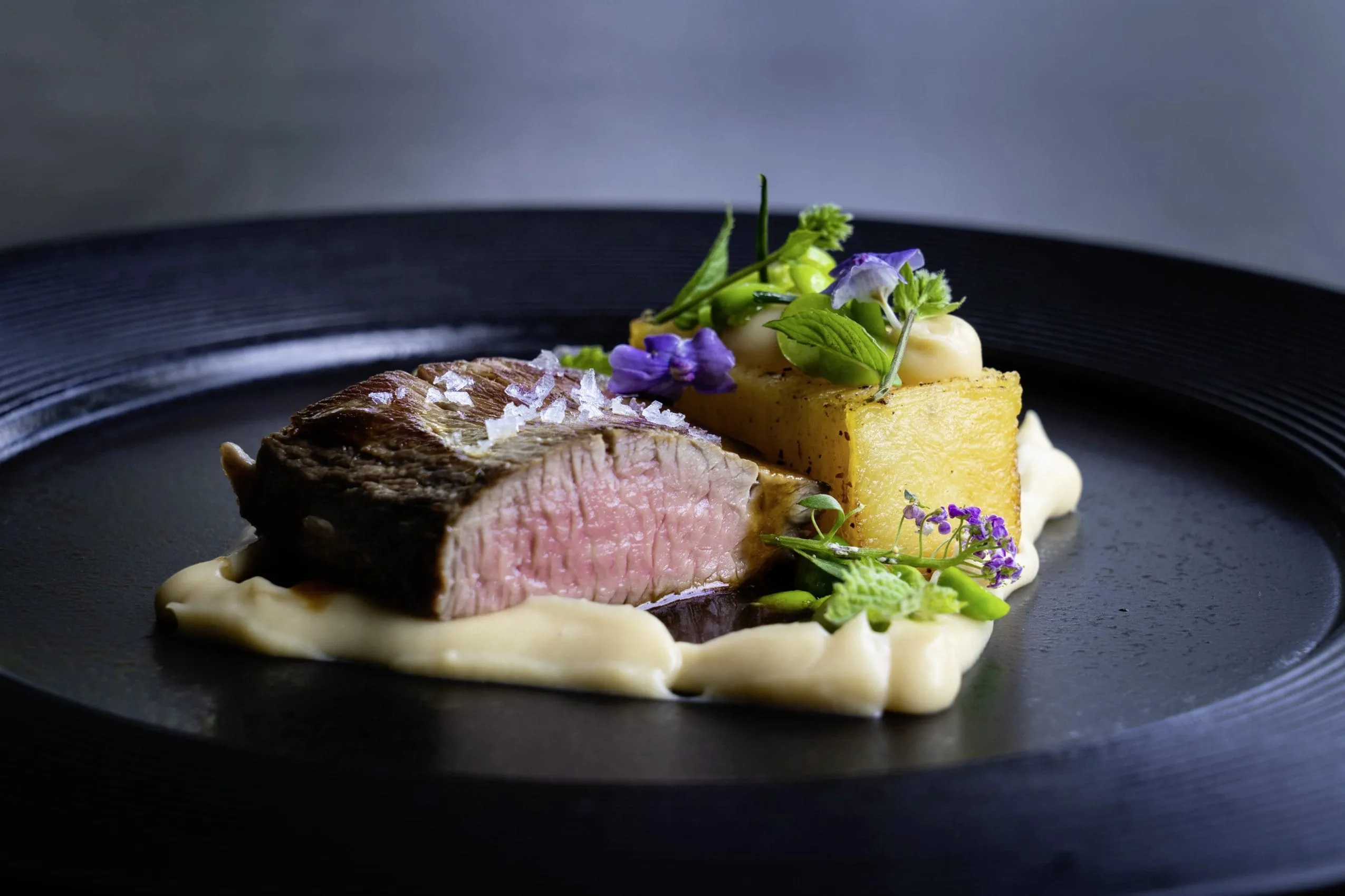 Essen des Gourmetrestaurants im Luxushotel Romantischer Winkel RoLigio&reg; & Wellness Resort