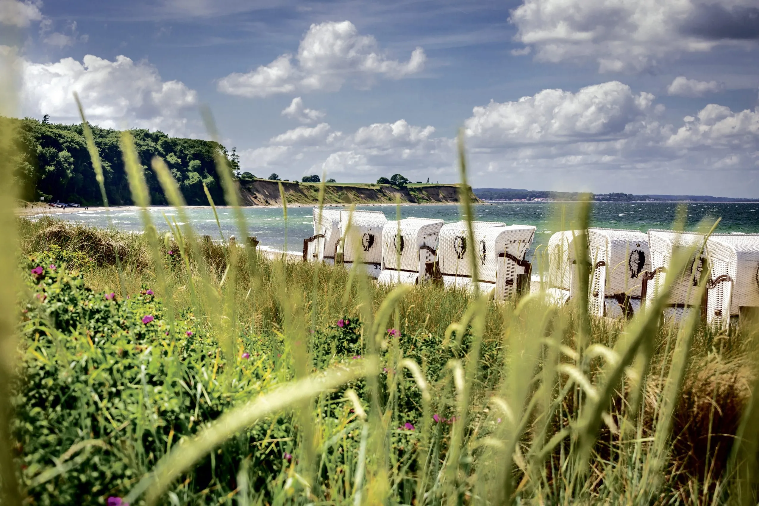 Strandk&ouml;rbe am Strand des Luxus-Wellnesshotels WEISSENHAUS Private Nature Luxury Resort