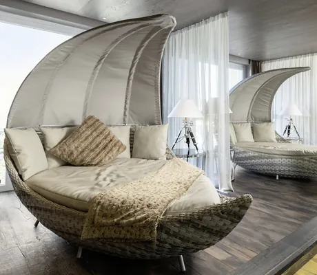 Liegenester in Schiffchenform im Ruhebereich des Wellnesshotel Jagdhof Röhrnbach