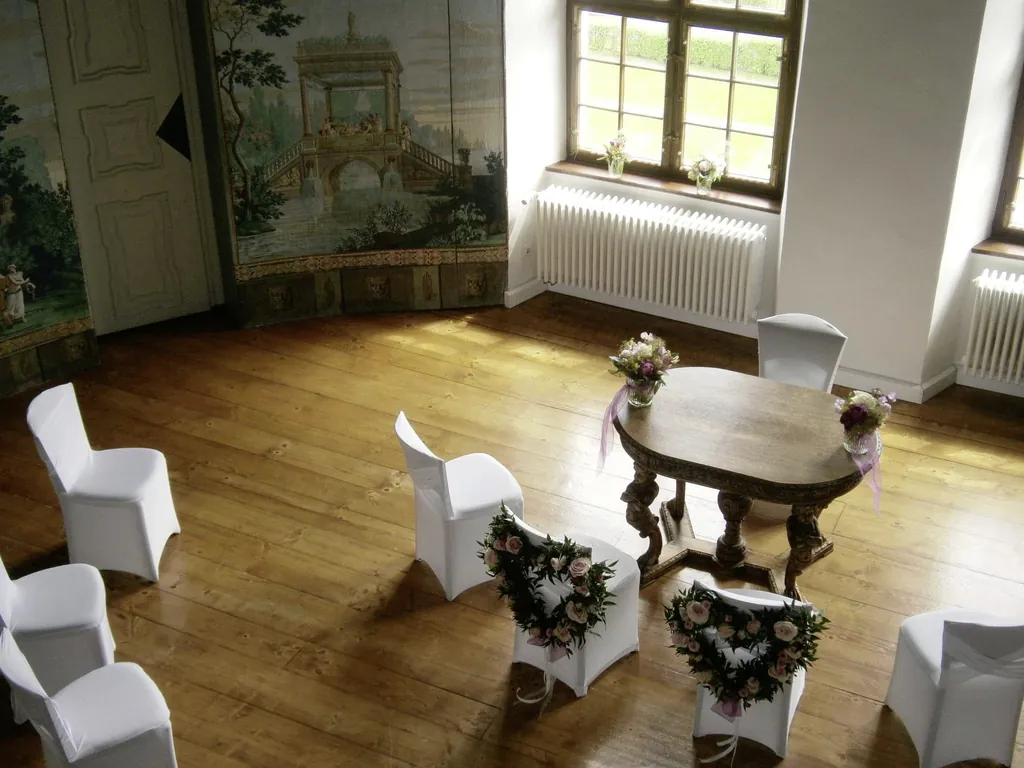 Bestuhlung für die Trauung im Schloss Lautrach