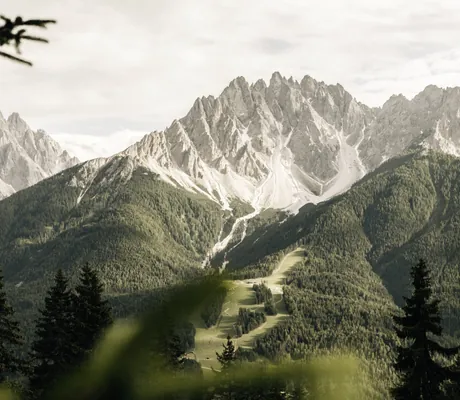 Ausblick auf die Dolomiten und das Skigebiet direkt in Innichen vom Naturhotel Leitlhof aus